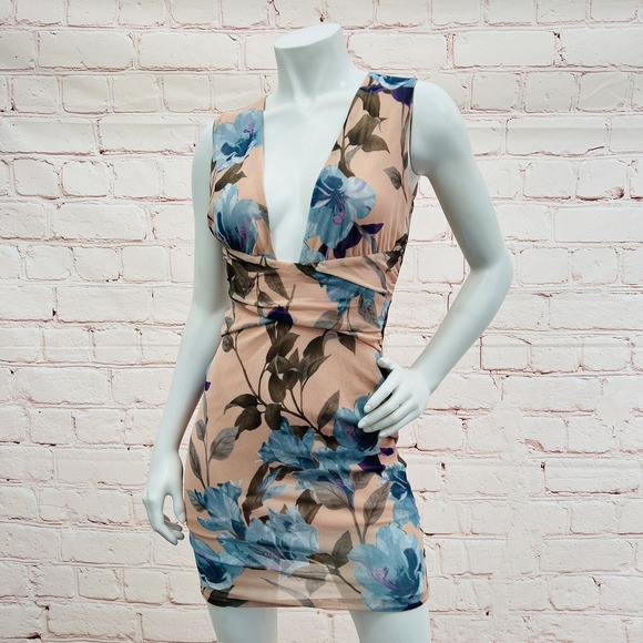 Charlotte Russe Dresses & Skirts - Charlotte Russe Size S Floral Mesh Lined Dress